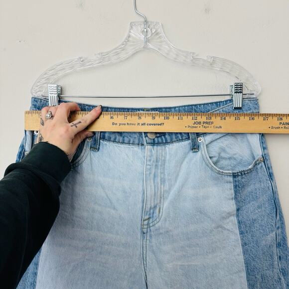 Pistola Two Toned Cropped Blue Jeans Straight Leg Women’s Size 30 - Picture 2 of 9